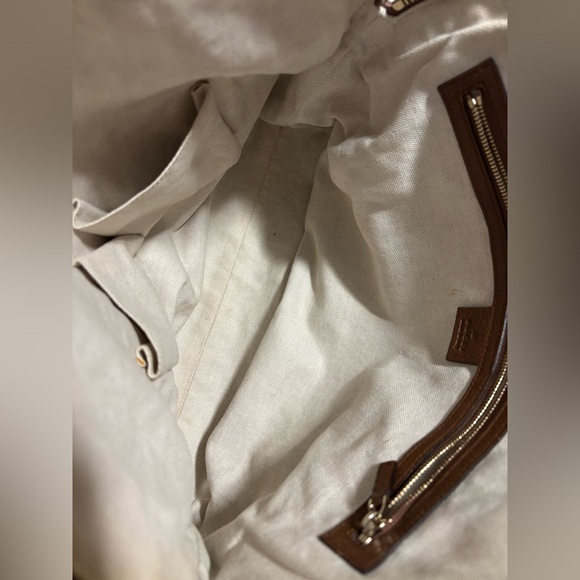 Gucci Bree Leather Shoulder Bag - Picture 9 of 15